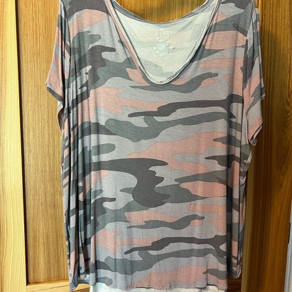 Maurice’s 24/7 Tee - Picture 1 of 3